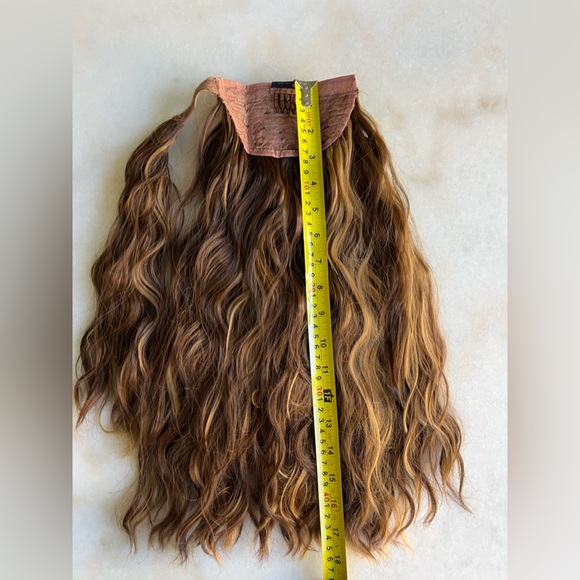 LullaBellz Faux Wavy Pony - Blondette Honey Brown with Blonde Highlights - Picture 7 of 9